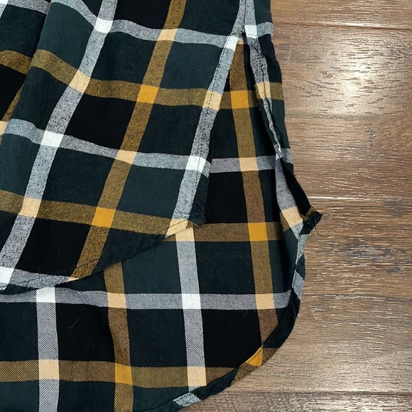 BKE Eased Long Sleeve Plaid Button Front Shirt Womens Medium - Picture 4 of 7